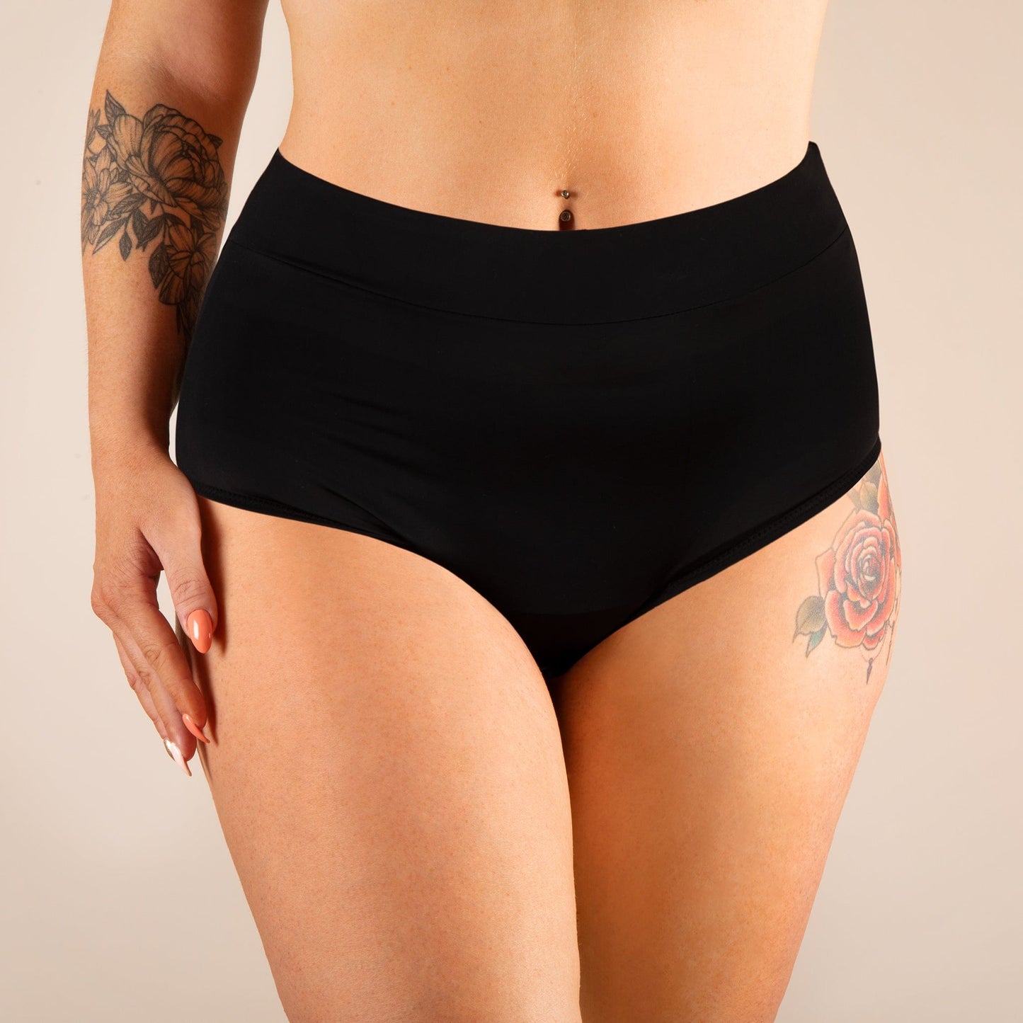 Traje de baño menstrual Bianca negro de frente