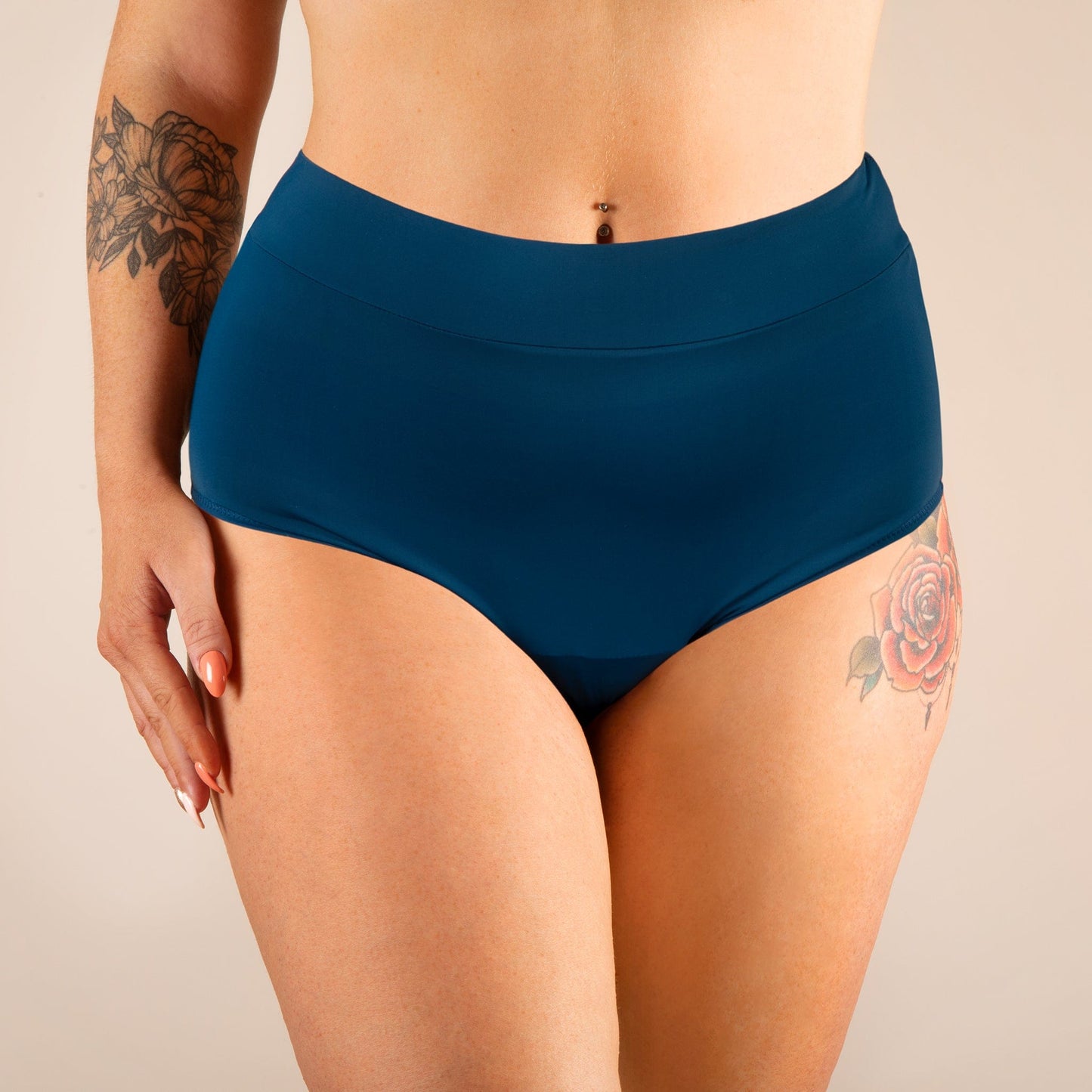 Traje de baño menstrual Bianca azul de frente