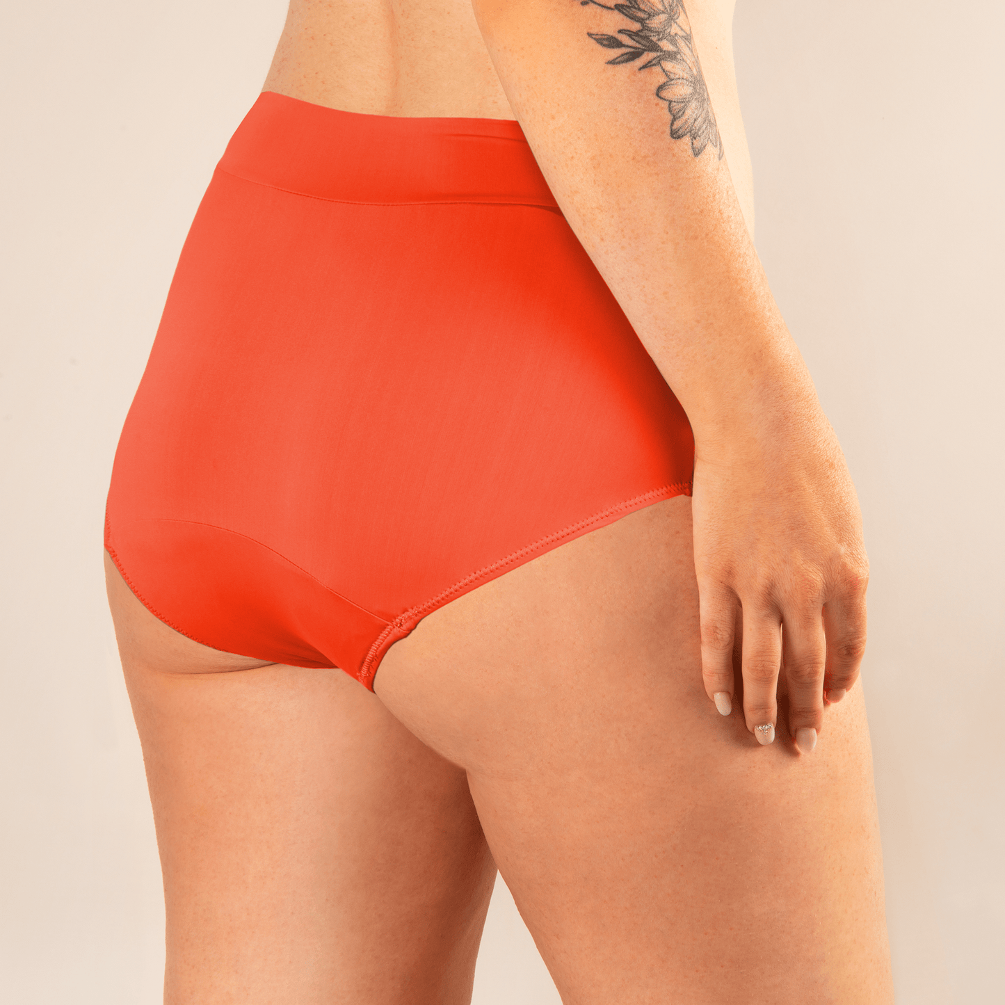 Traje de baño menstrual Bianca naranja por detrás