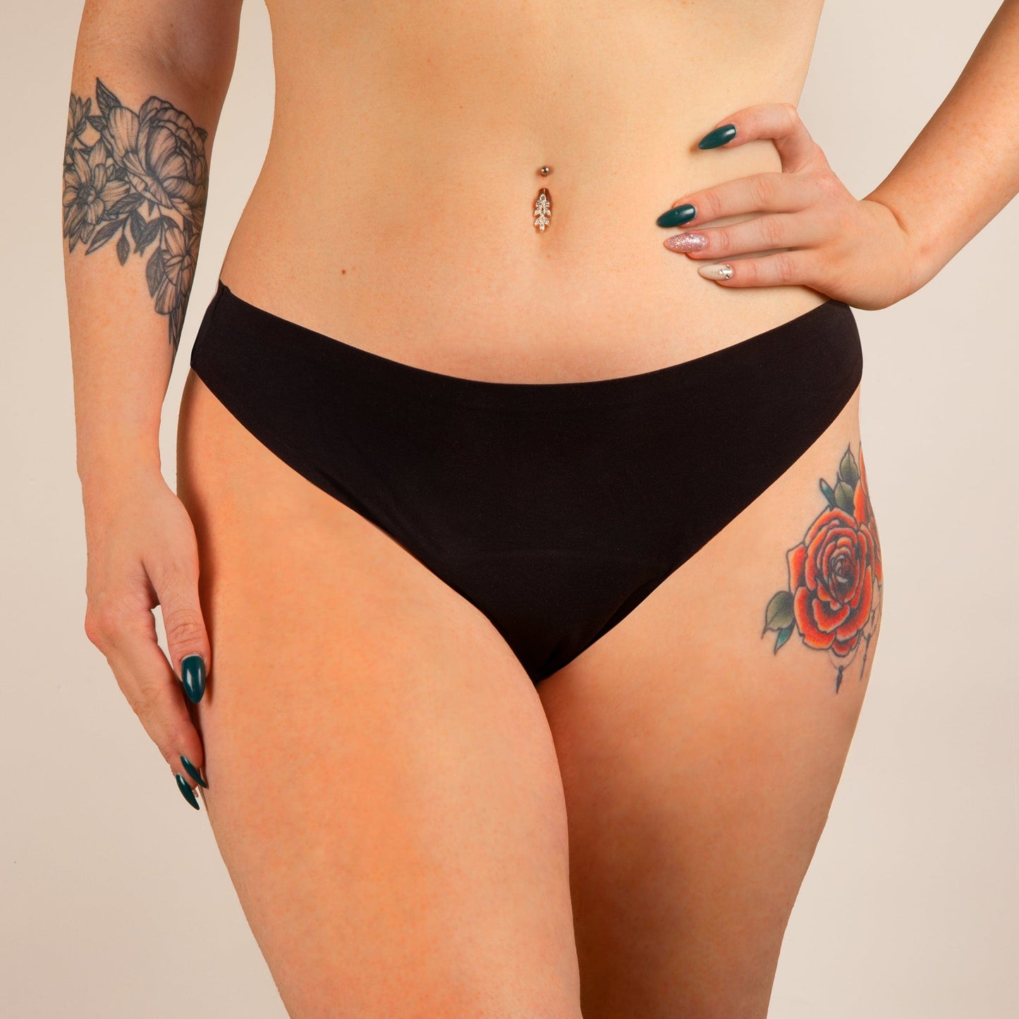 tanga menstrual Carmen negra de frente