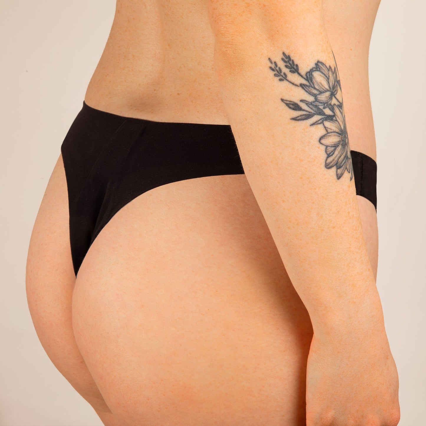 tanga menstrual Carmen negra de lado de espalda