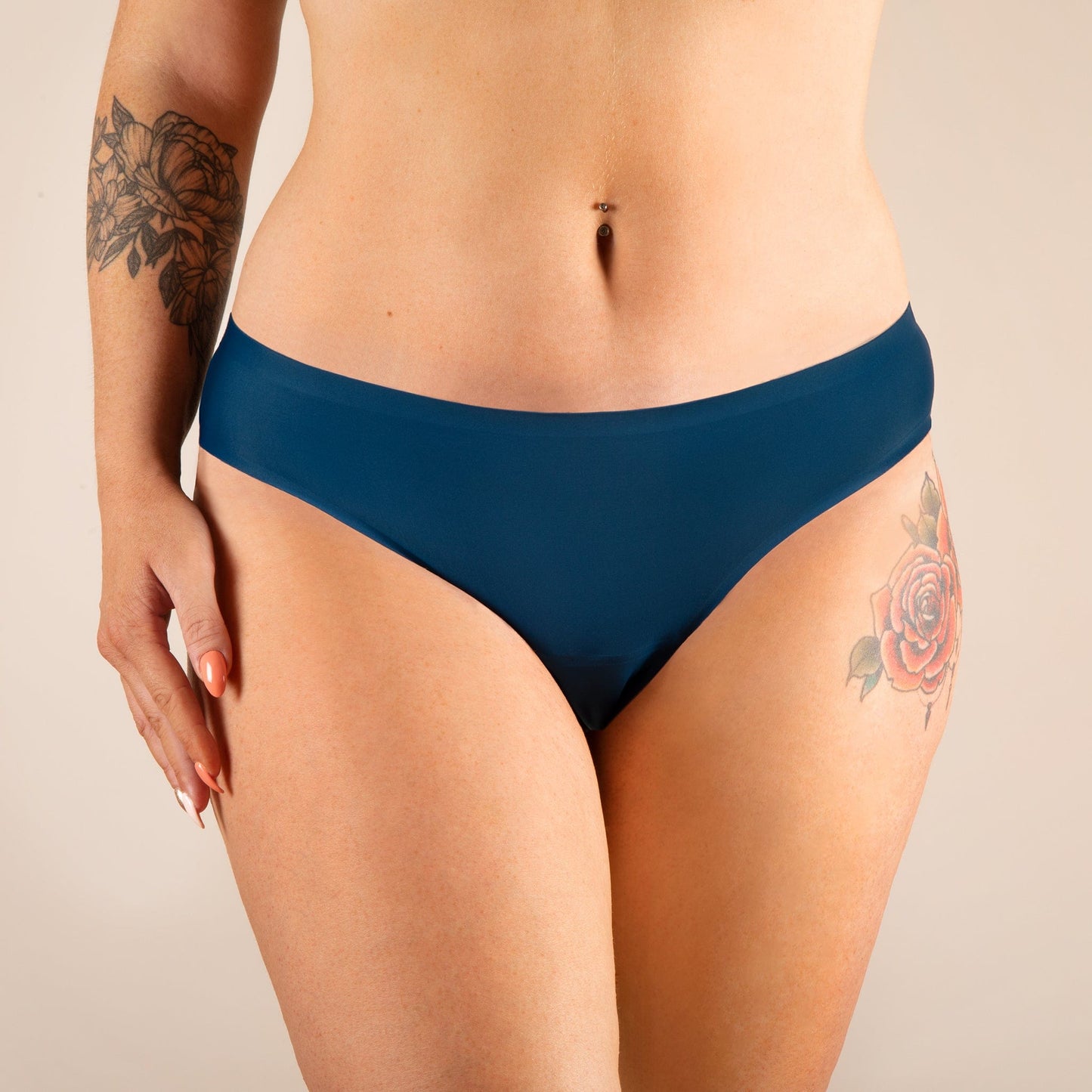 Traje de baño menstrual Nora sin costuras azul de frente